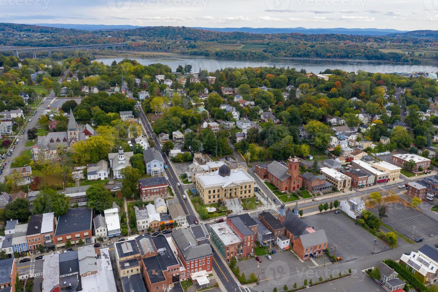 Vista aérea da cidade de Catskill, no norte do estado de Nova York. foto