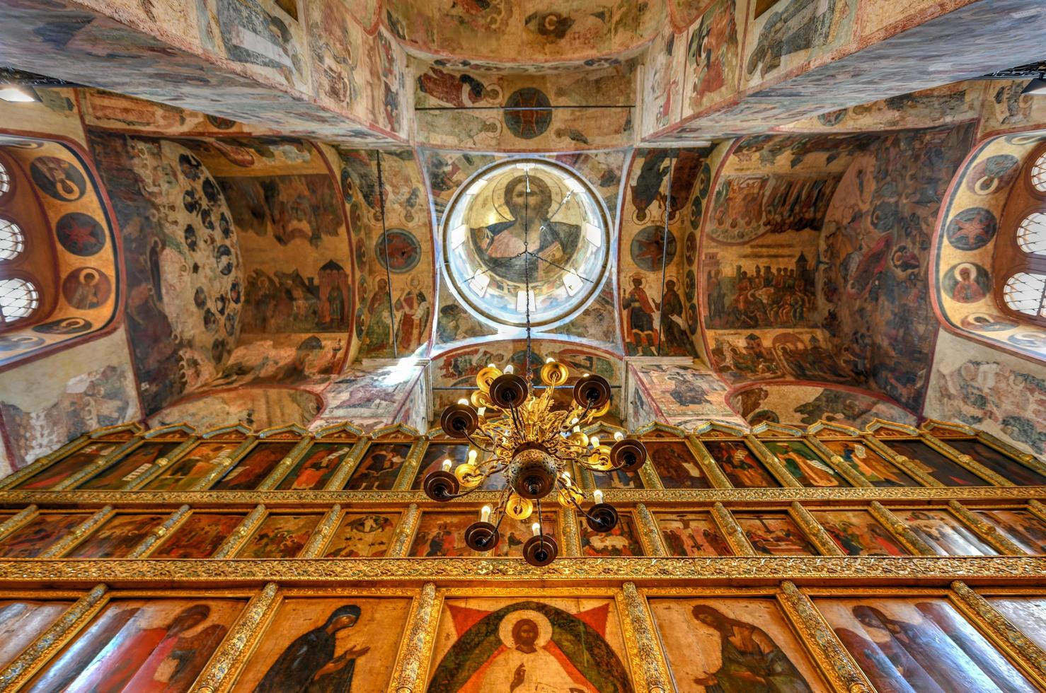 Moscou, Rússia - 27 de junho de 2018 - interior da Catedral da Anunciação na Praça da Catedral do Kremlin de Moscou, na Rússia. foto