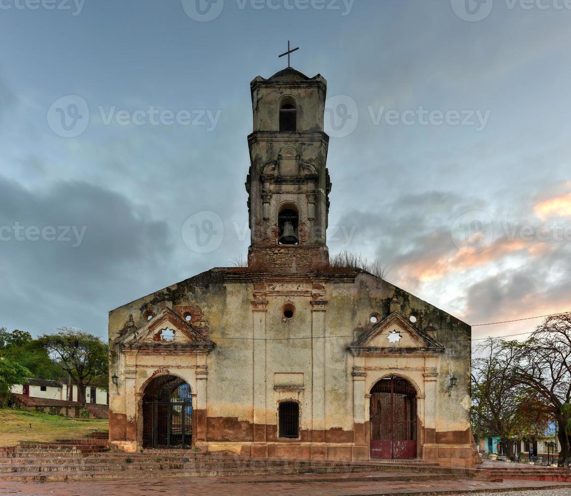 ruínas da igreja católica colonial de santa ana em trinidad, cuba. foto