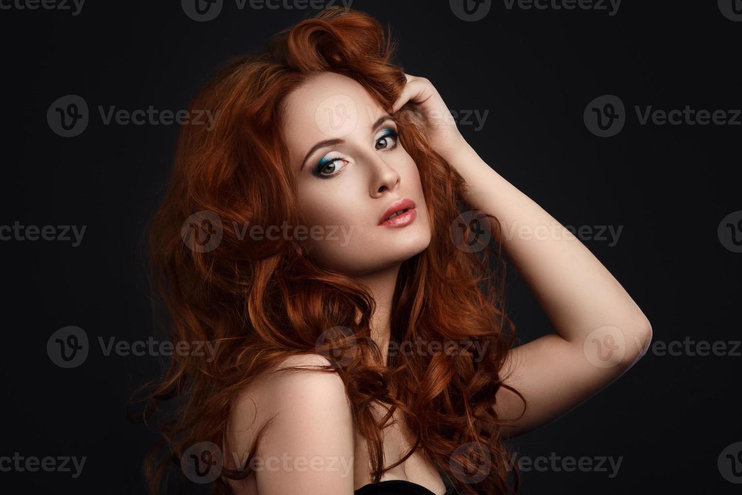 retrato de mulher com lindo cabelo ruivo foto