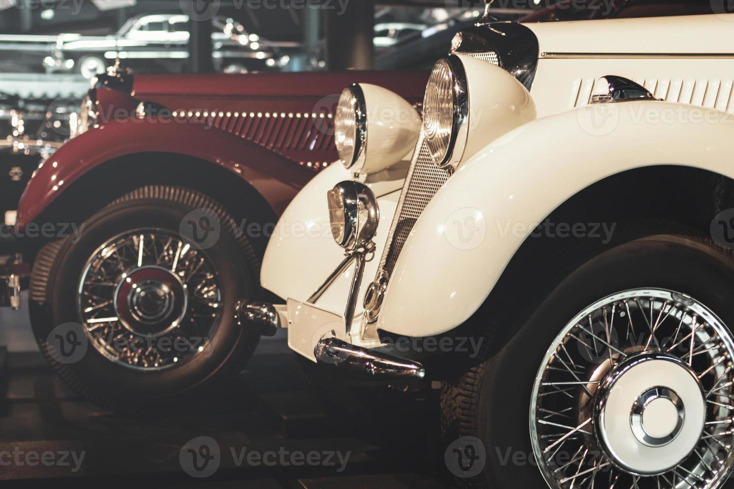 parte de carros retrô na exposição foto