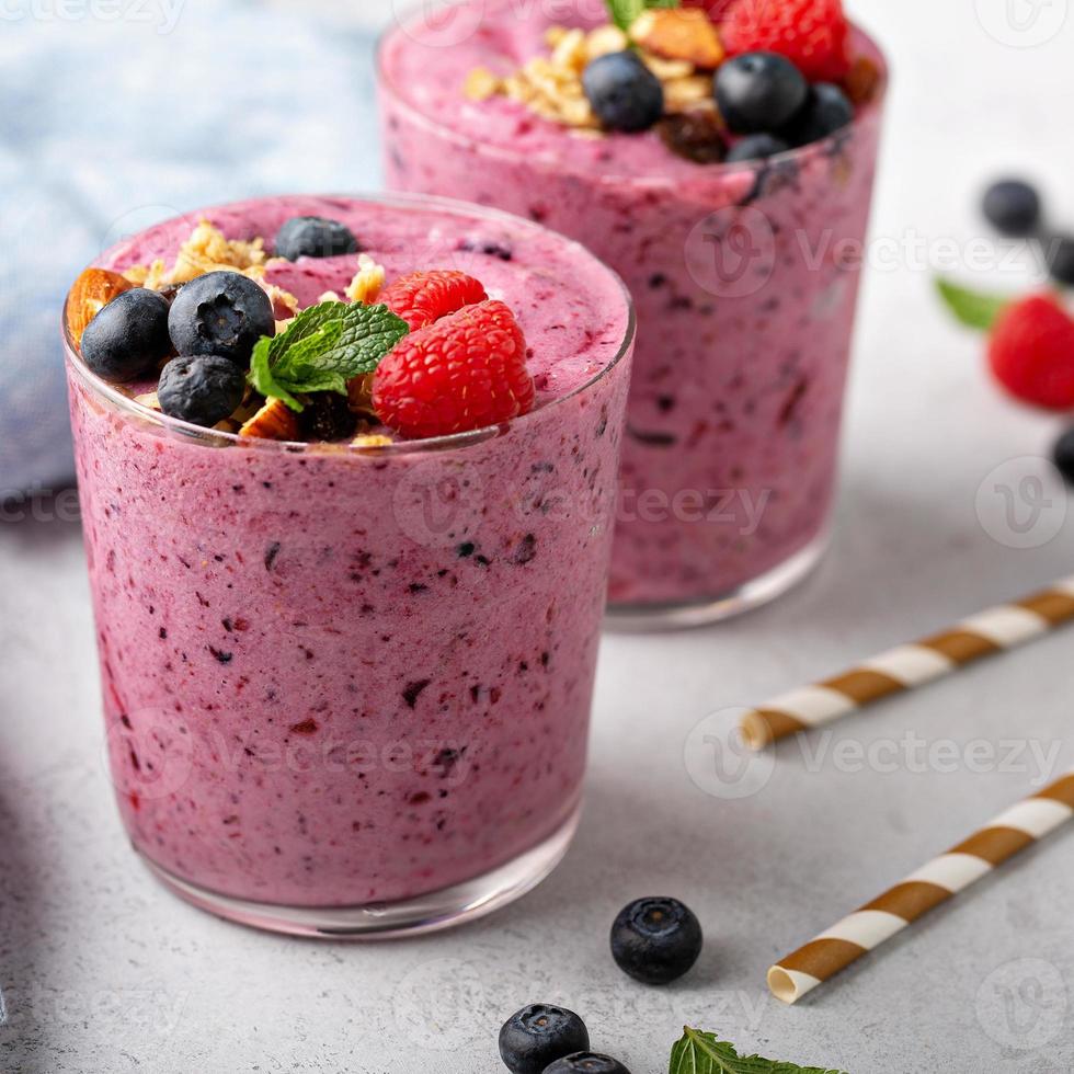 smoothie de frutas frescas misturadas foto