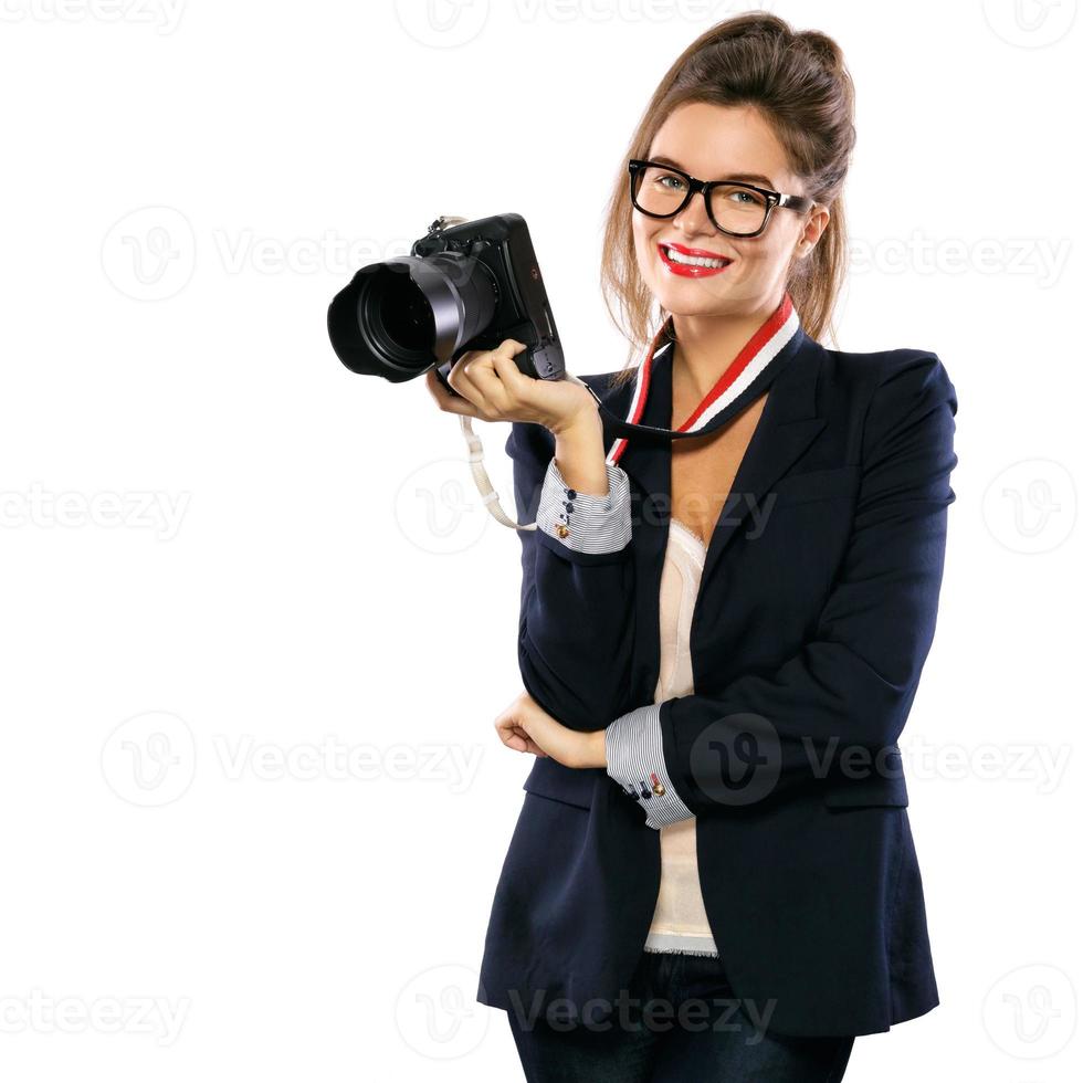 fotógrafo de mulher com uma câmera dslr em fundo branco foto