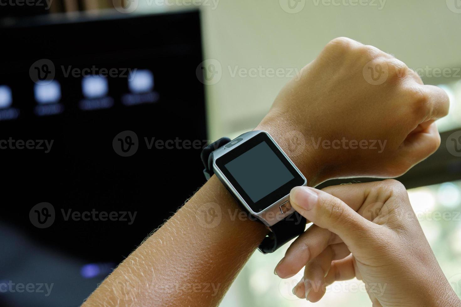 close-up do controle remoto de smart watch tv foto