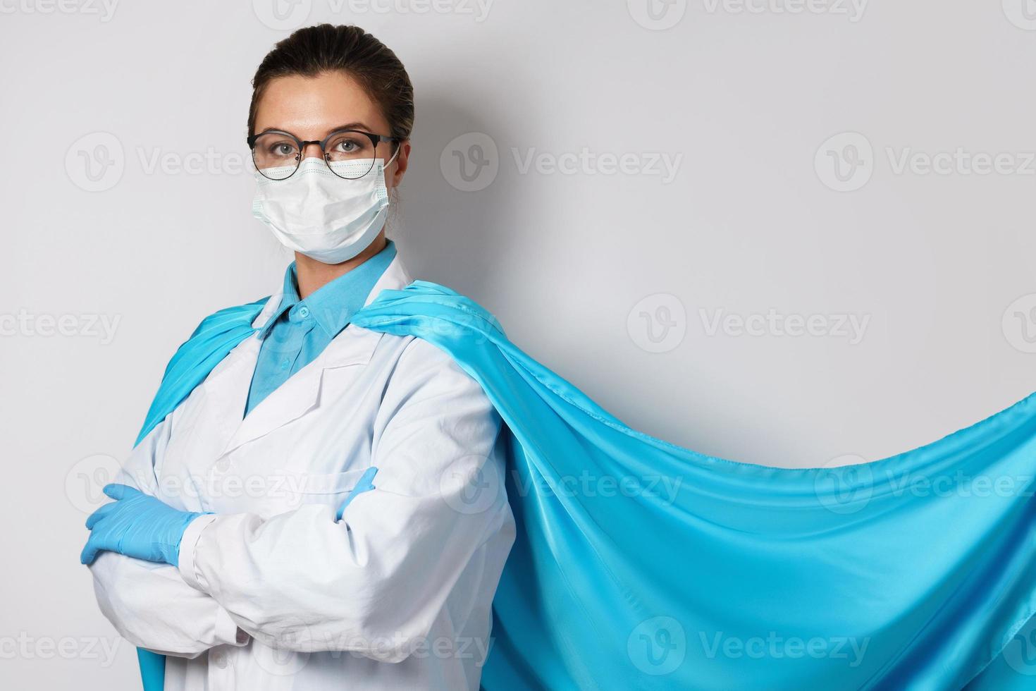 brava médica super-heroína vai nos ajudar na batalha contra o vírus foto