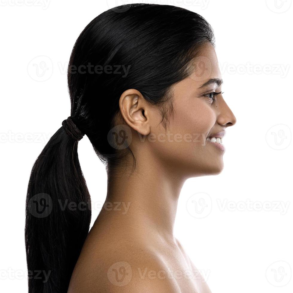 perfil de jovem e bela mulher indiana foto