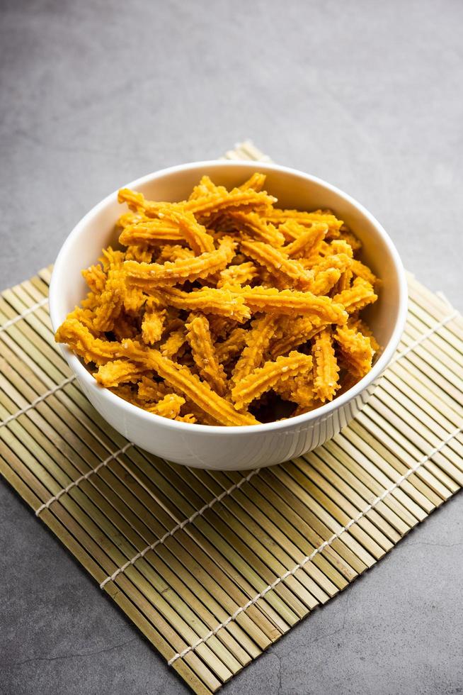 bastões de bhajni chakli ou lanche crocante de murukku feito com o festival de diwali, comida de mastigação favorita foto