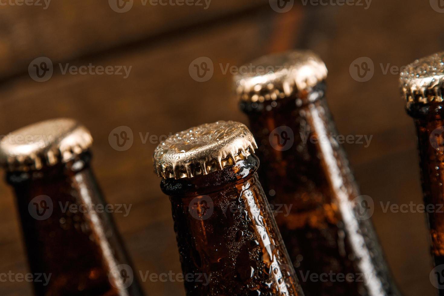 garrafas de cerveja gelada foto