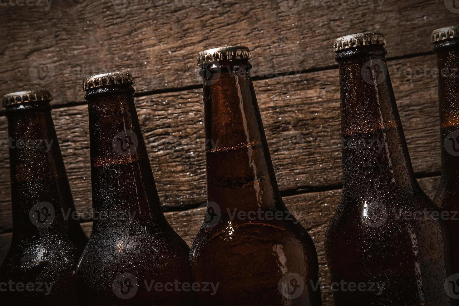 garrafas de cerveja gelada foto