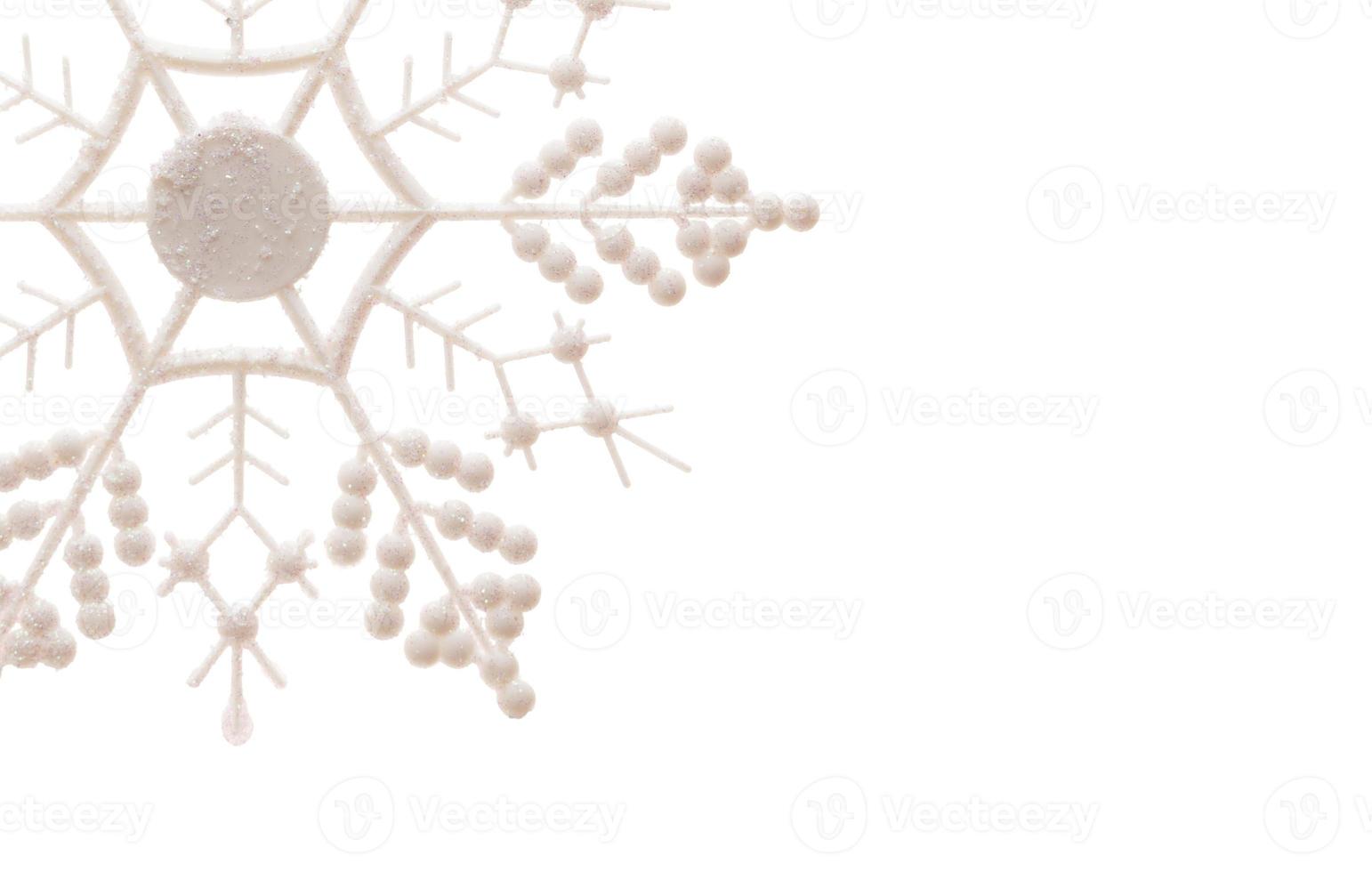 floco de neve brilhante isolado no branco foto