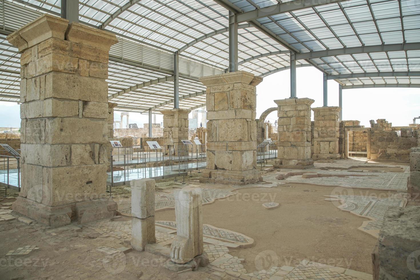 igreja de laodicéia na cidade antiga de lycus em denizli, turkiye foto