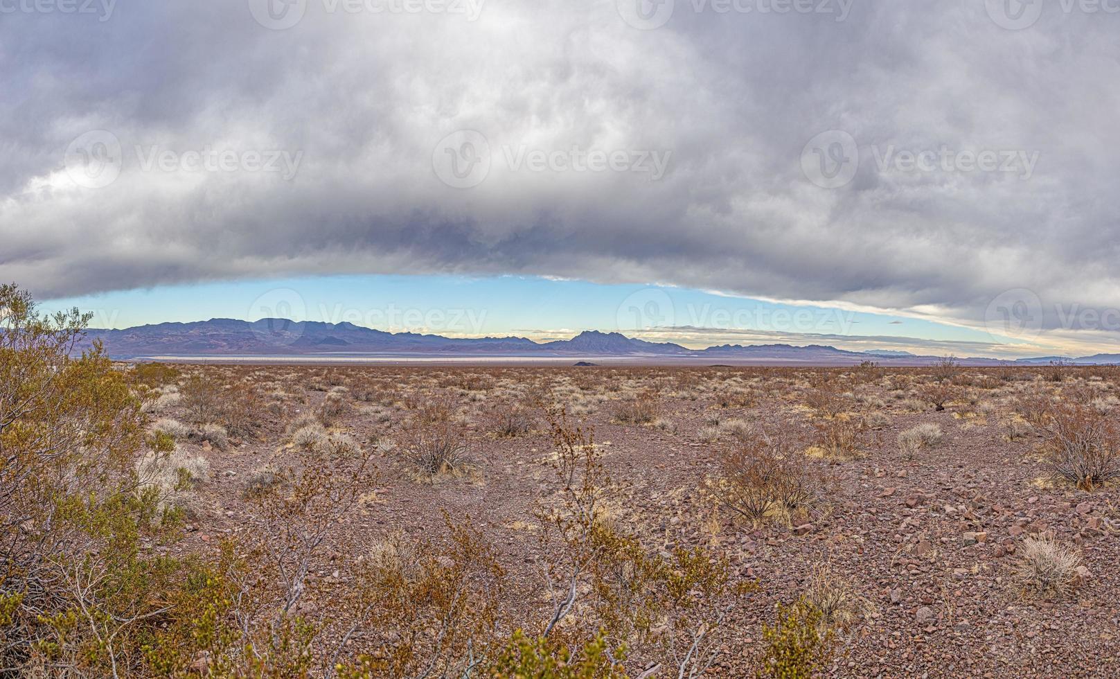 imagem panorâmica sobre o deserto do sul da Califórnia durante o dia foto