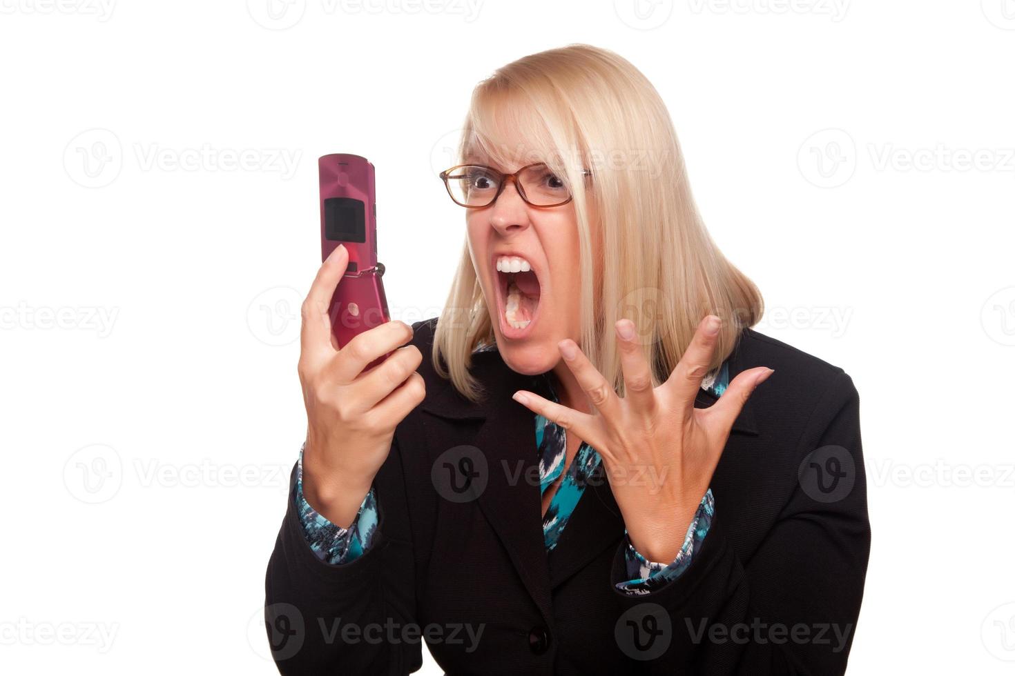 mulher com raiva grita no celular foto