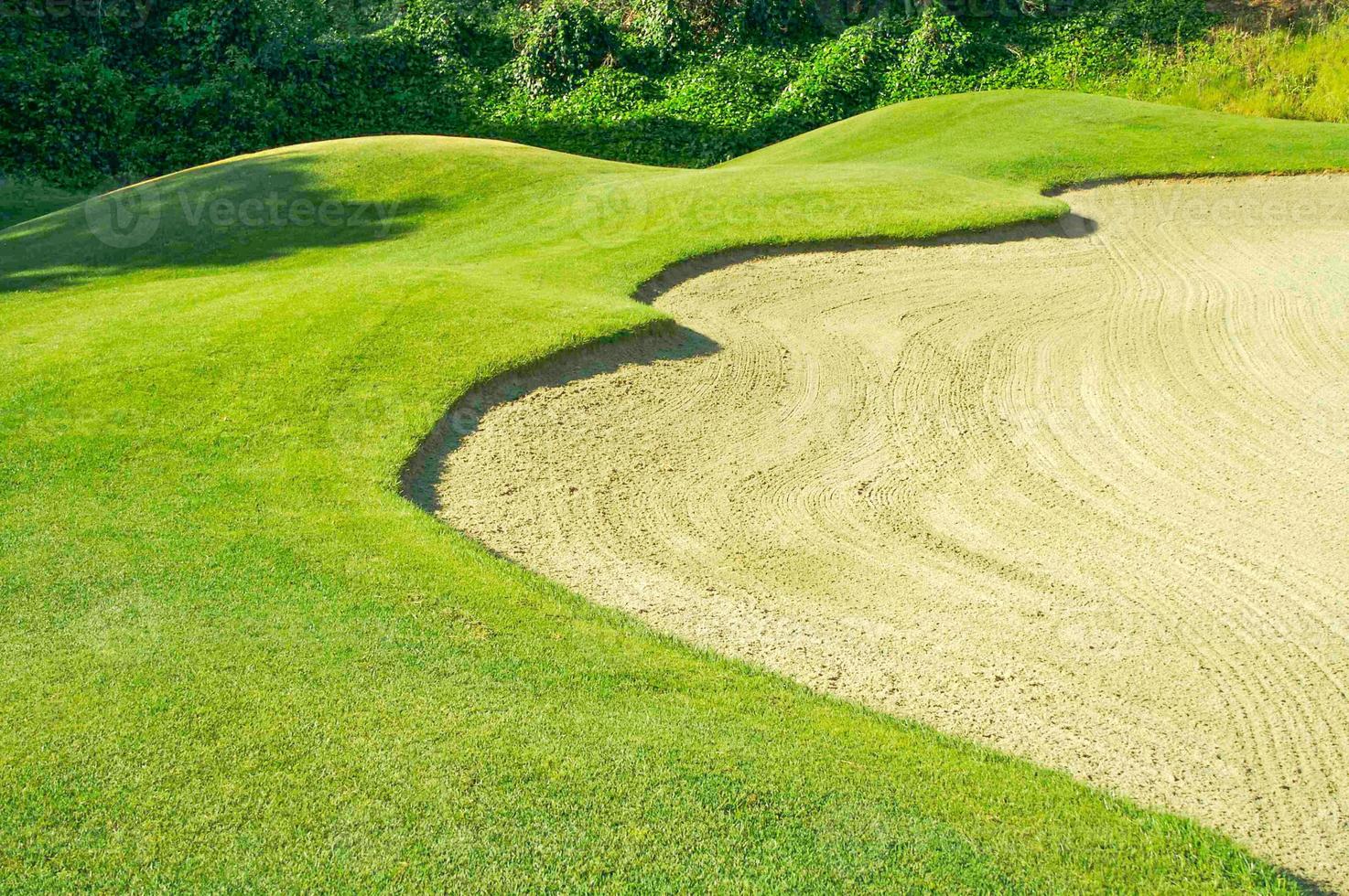 Resumo do campo de golfe e bunker de areia. foto