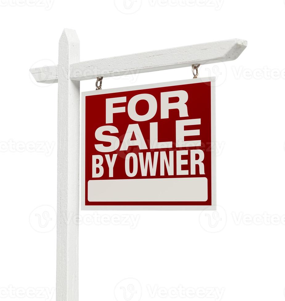 à venda pelo sinal imobiliário do proprietário isolado no branco foto
