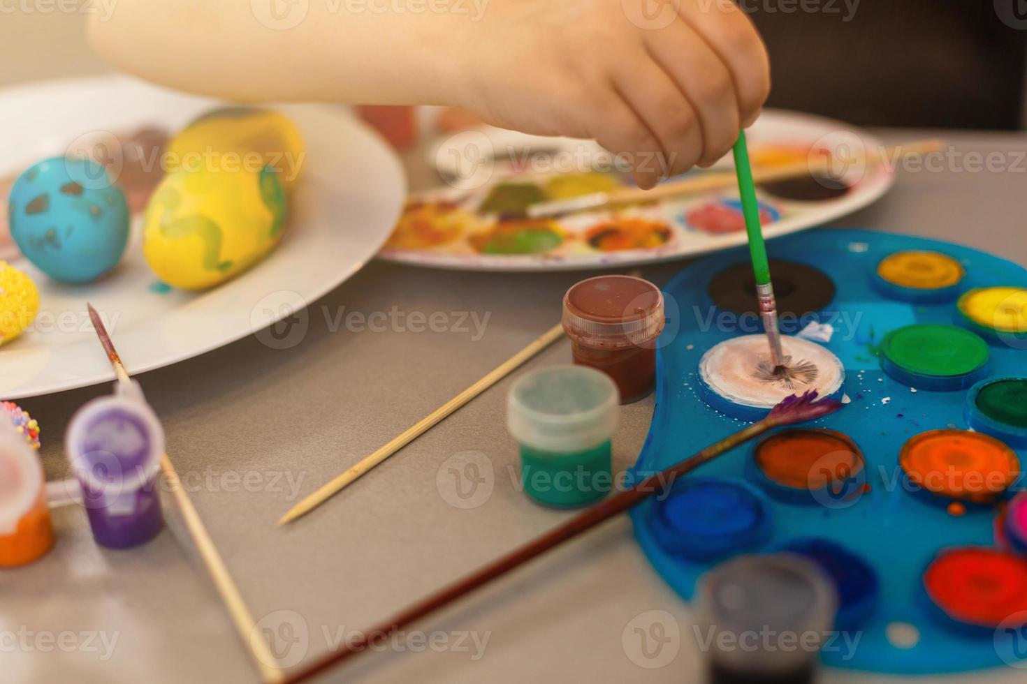 colorir ovos para a páscoa em casa foto