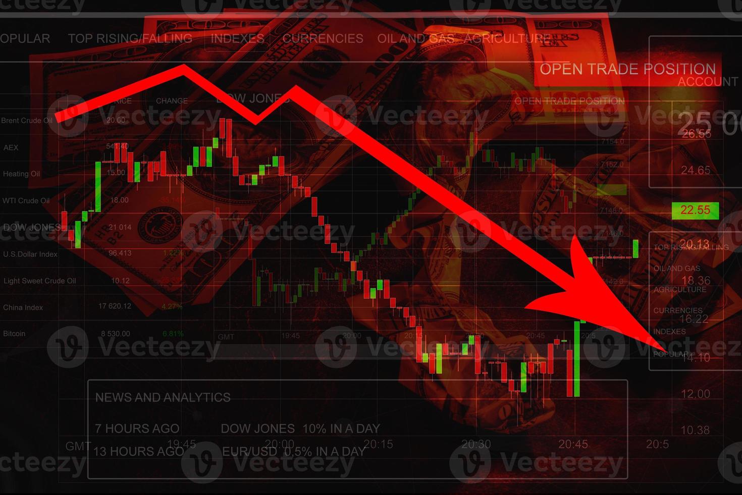 três notas de dólar amassadas isoladas em fundo preto foto