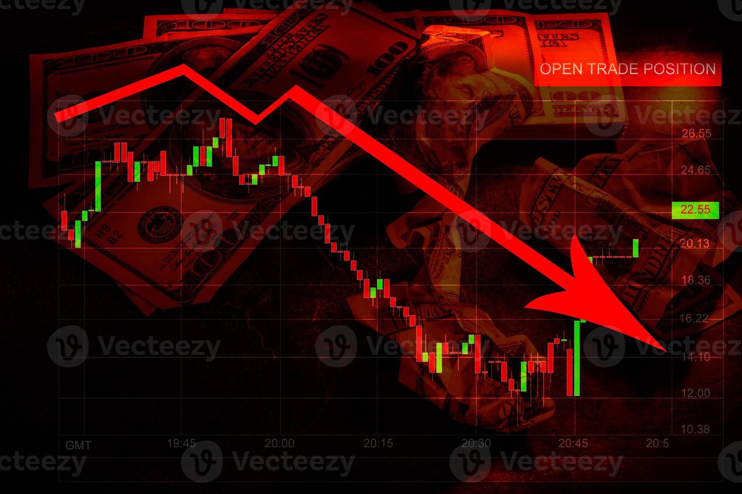 três notas de dólar amassadas isoladas em fundo preto foto