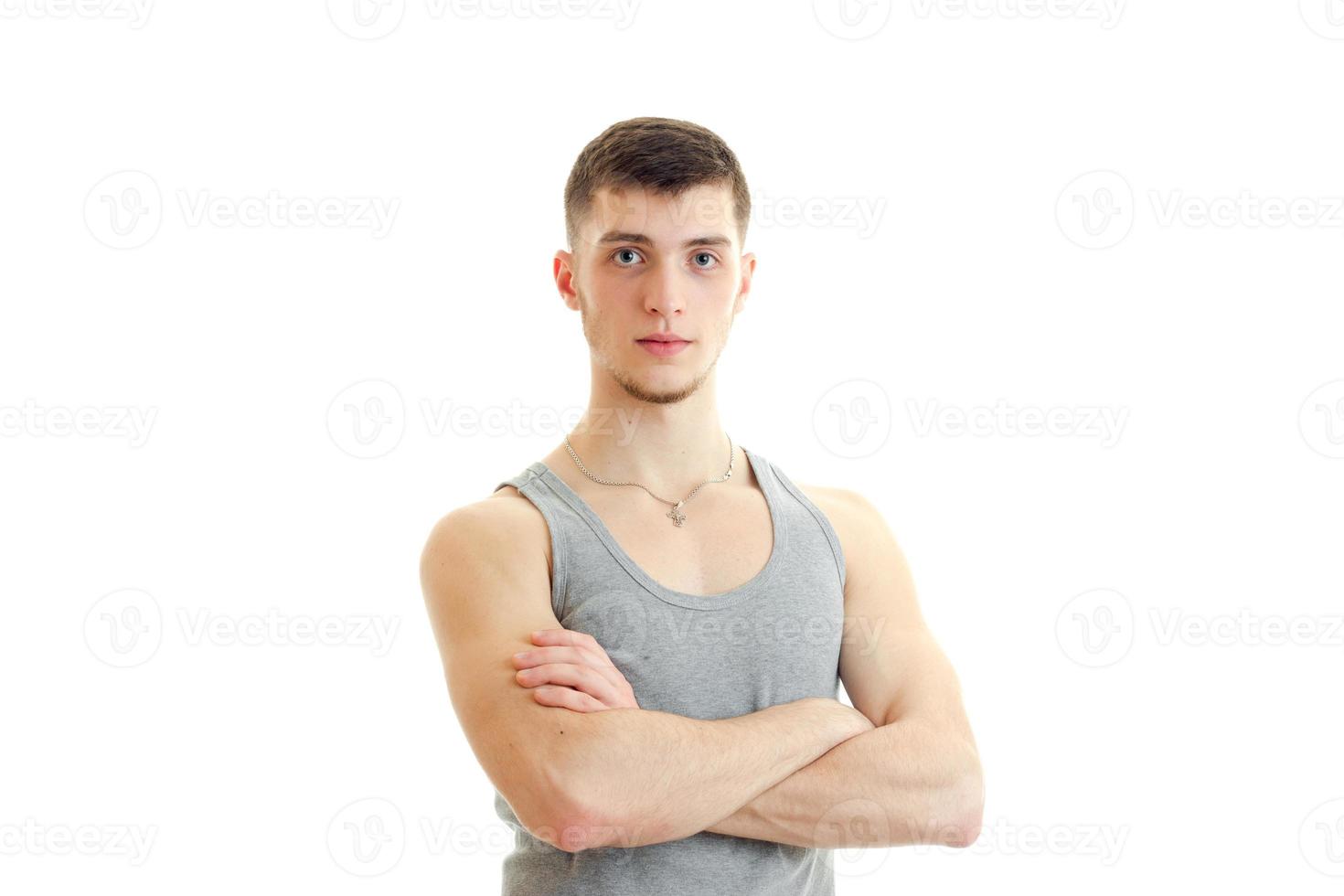 retrato horizontal de cara bonito esportes em uma t-shirt foto