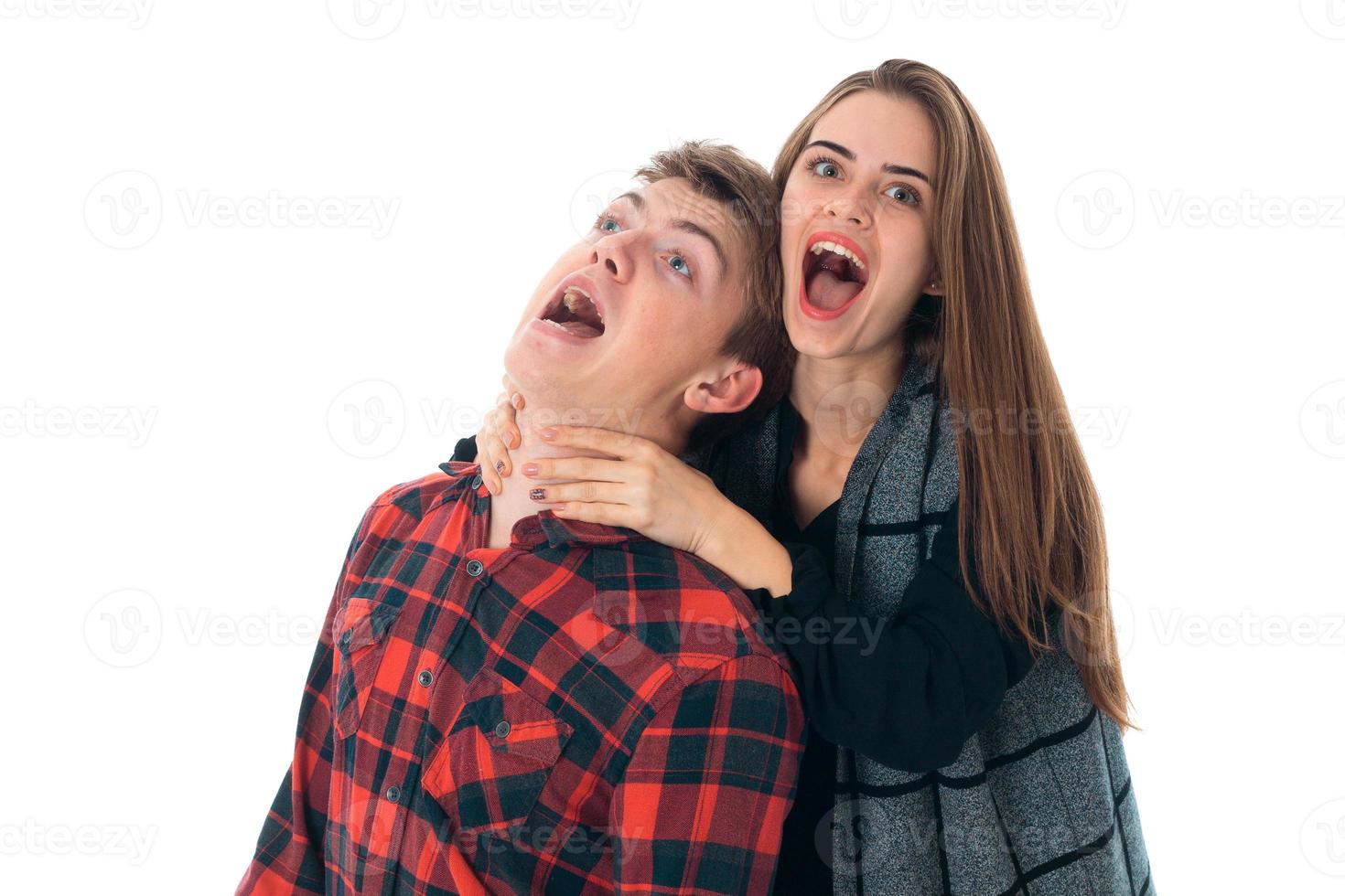 elegante casal apaixonado em estúdio foto