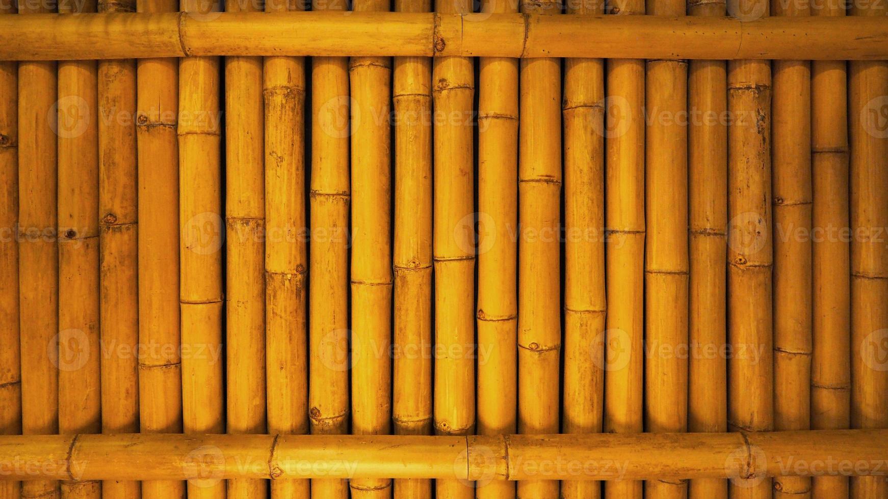 velha parede suja de fundo de bambu da natureza real para o interior da decoração da casa e luz acesa para textura e estilo japonês. foto