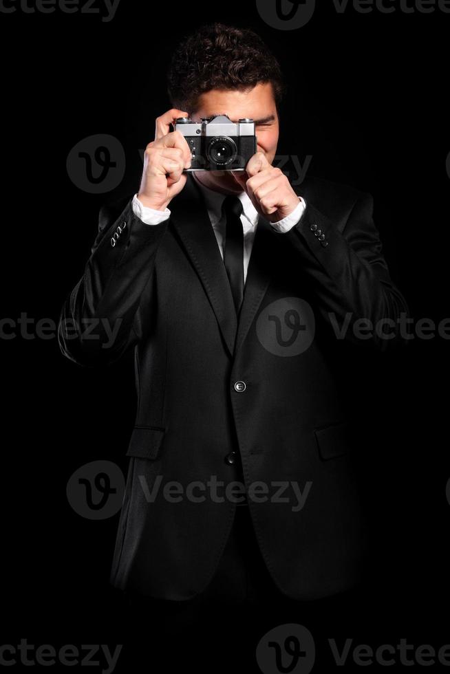 fotógrafo elegante em fundo preto foto
