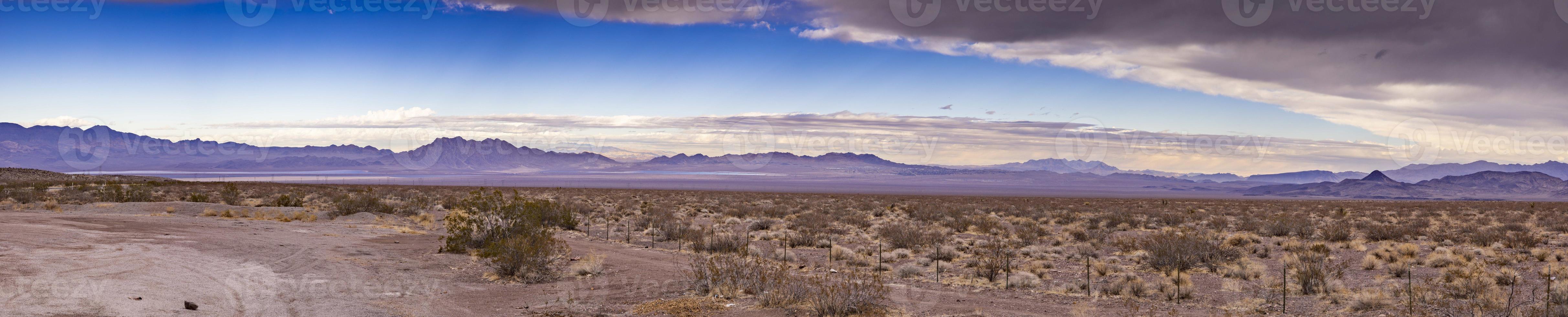 imagem panorâmica sobre o deserto do sul da Califórnia durante o dia foto