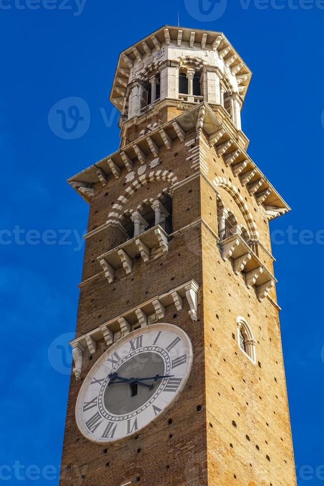 torre dei lamberti em verona, itália foto