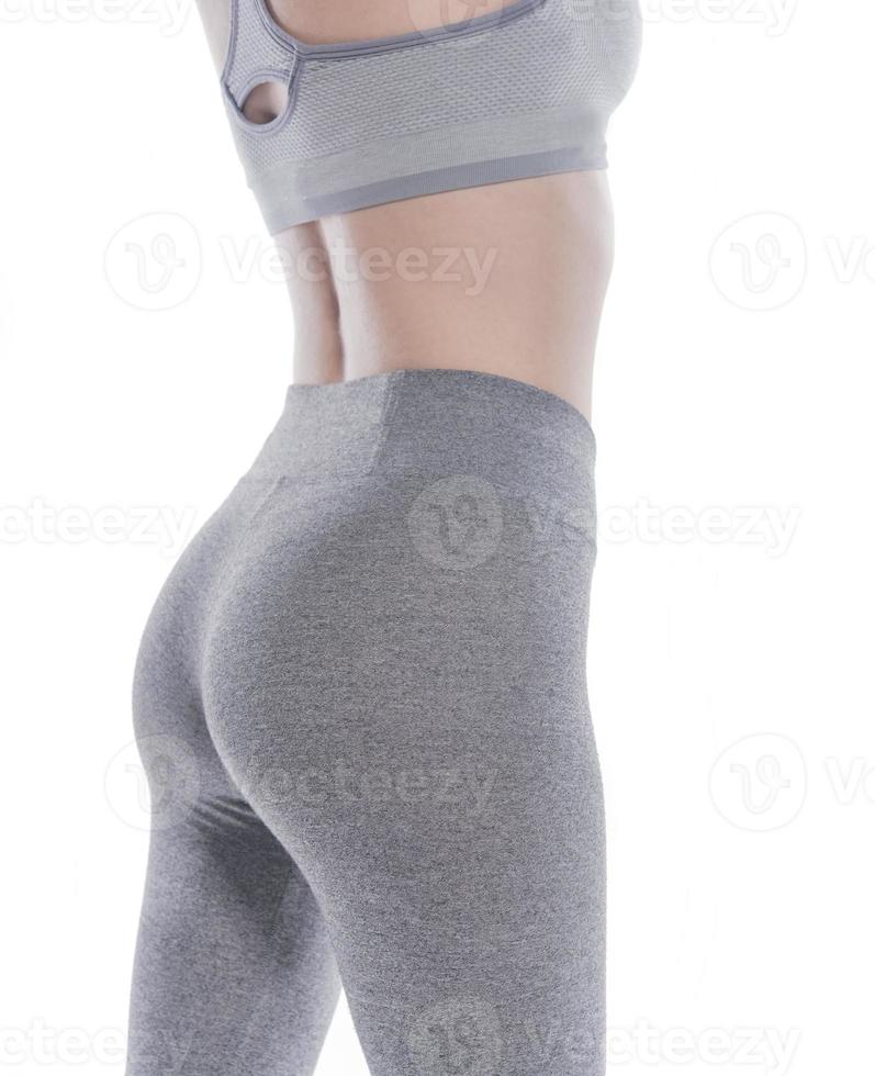 fitness feminino ou instrutor aeróbico com corpo perfeito. isolado no fundo branco foto