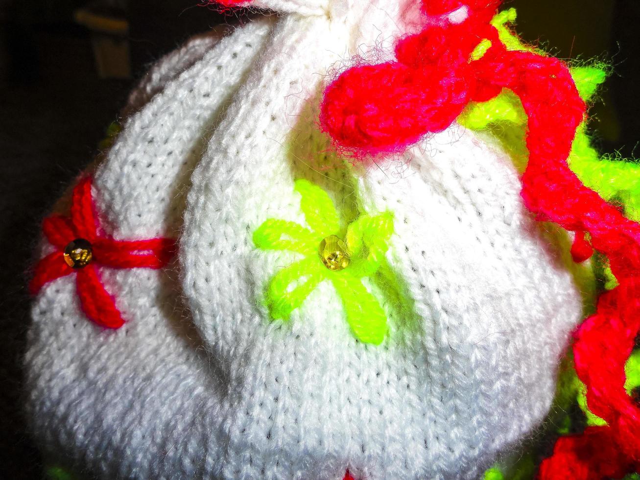 lindos chapéus de inverno de lã caseiros na alemanha. foto