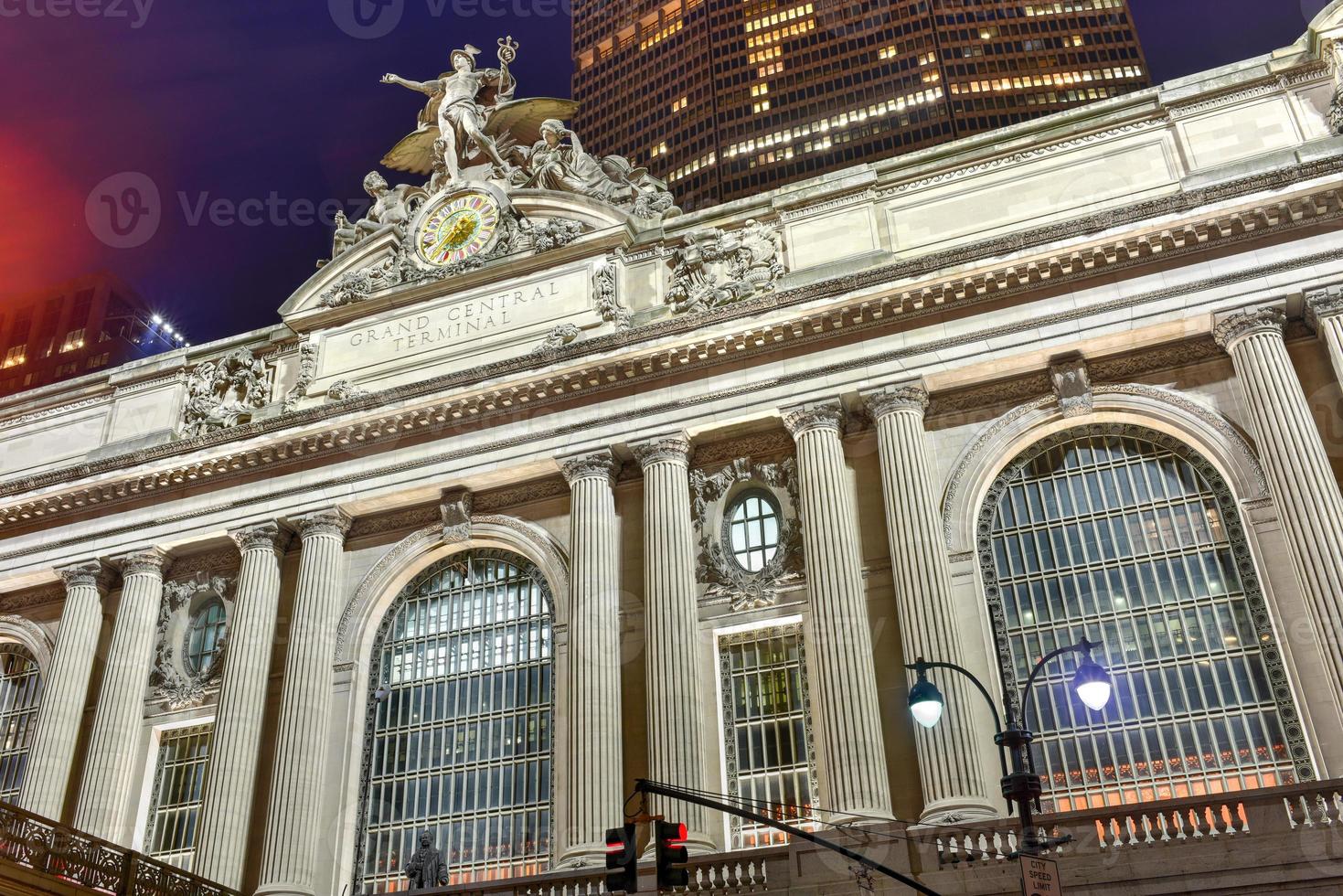 Grand Central Terminal à noite na cidade de Nova York. foto