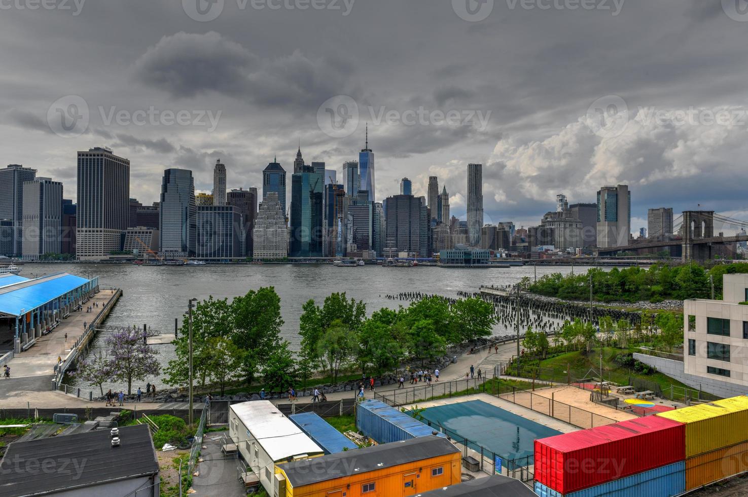 vista do horizonte da cidade de nova york do brooklyn heights. foto
