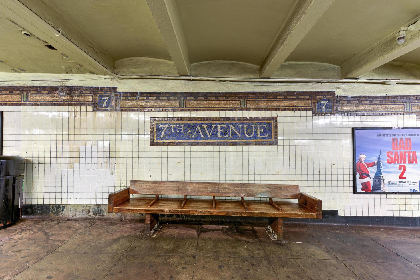 Nova york city - 2 de novembro de 2016 - estação de metrô da sétima avenida em brooklyn, cidade de nova york ao longo da flatbush avenue. foto