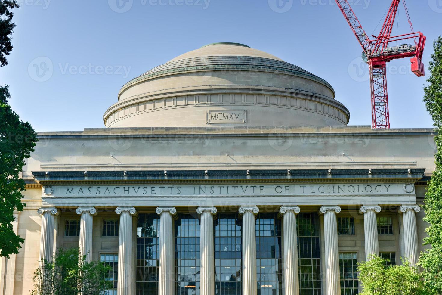 a grande cúpula do instituto de tecnologia de massachusetts. foto