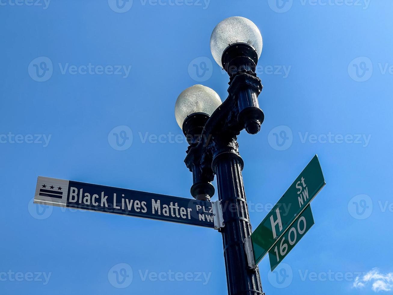 a nova placa de rua no black lives matter plaza no lafayette park e na casa branca. foto