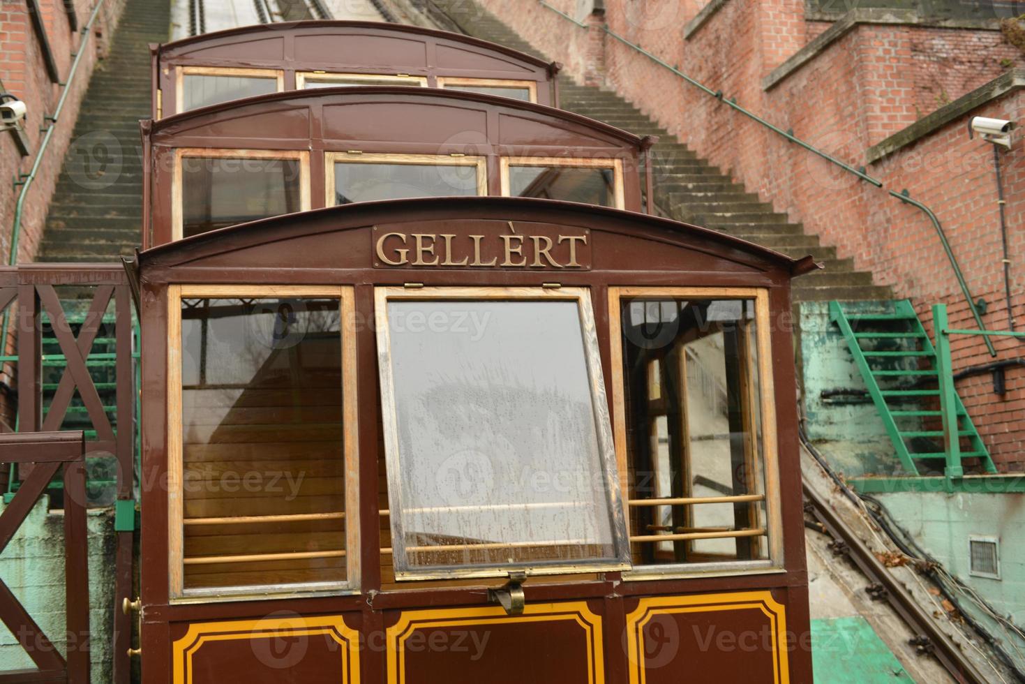 funicular para o castelo de buda em budapeste foto