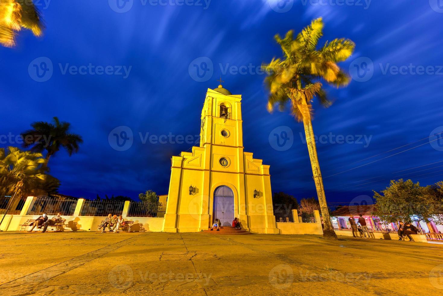 igreja do sagrado coração de jesus em vinales, cuba ao entardecer. foto