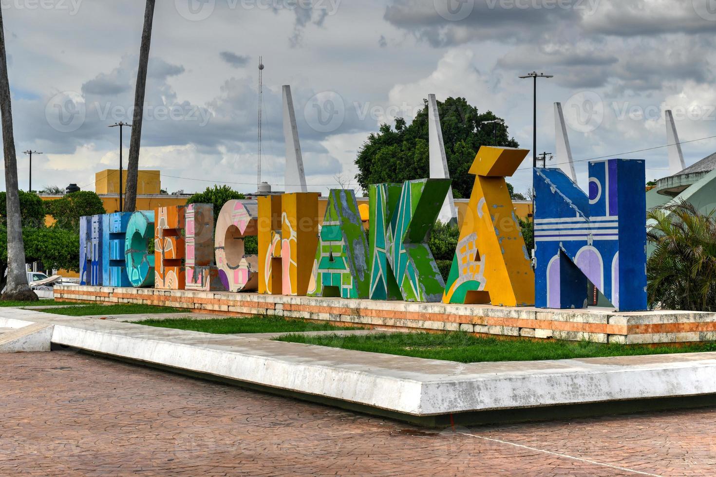 letras coloridas da cidade de hecelchakan em campeche, mexicano. foto