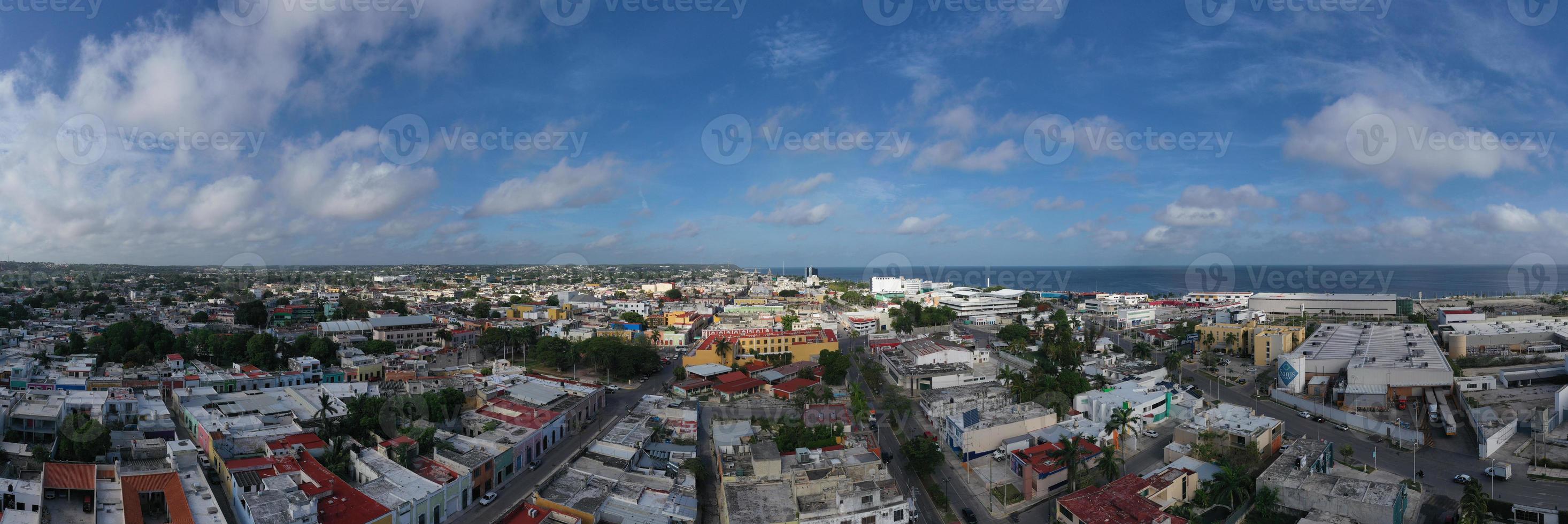 vista panorâmica do horizonte de campeche, capital do estado de campeche, patrimônio mundial da humanidade no méxico. foto