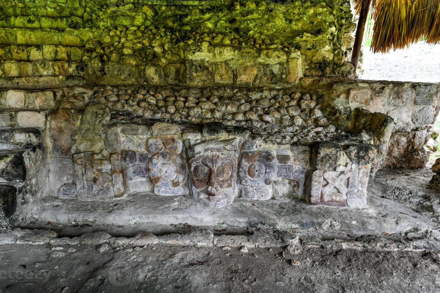 edzna é um sítio arqueológico maia no norte do estado mexicano de campeche. templo das máscaras. foto