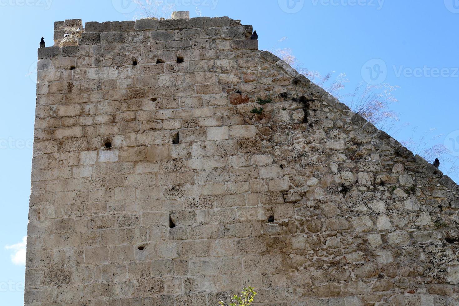 parede de uma antiga fortaleza no norte de israel. foto