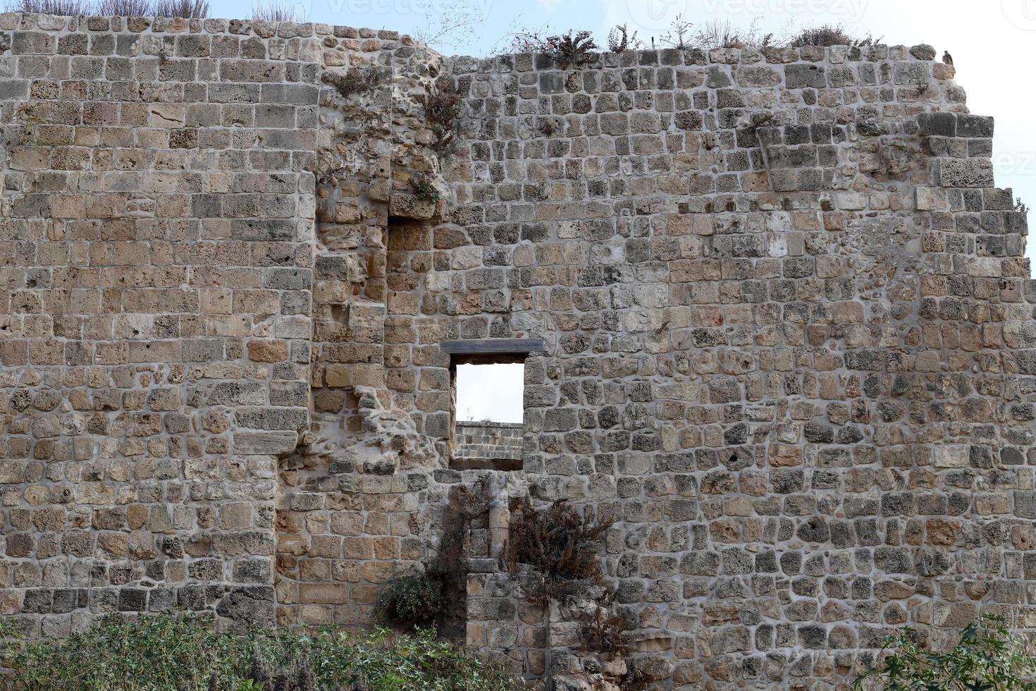 parede de uma antiga fortaleza no norte de israel. foto