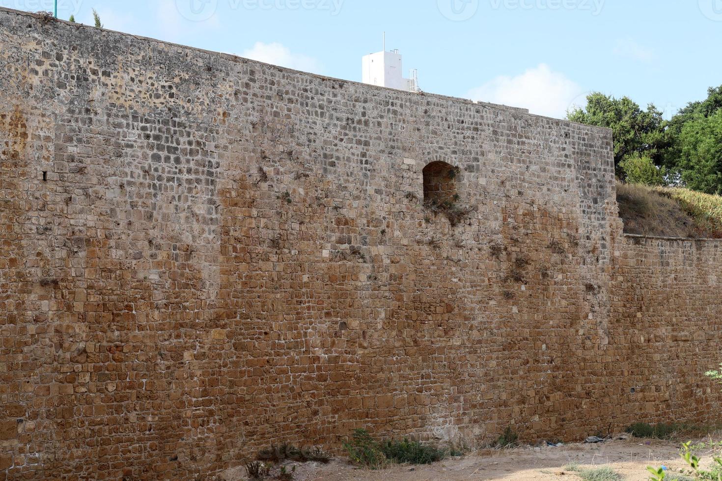 parede de uma antiga fortaleza no norte de israel. foto