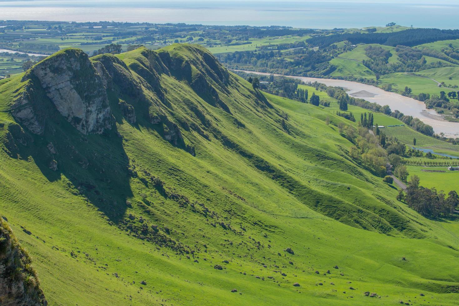 a vista panorâmica do cume do pico te mata, região da baía de hawke, nova zelândia. foto