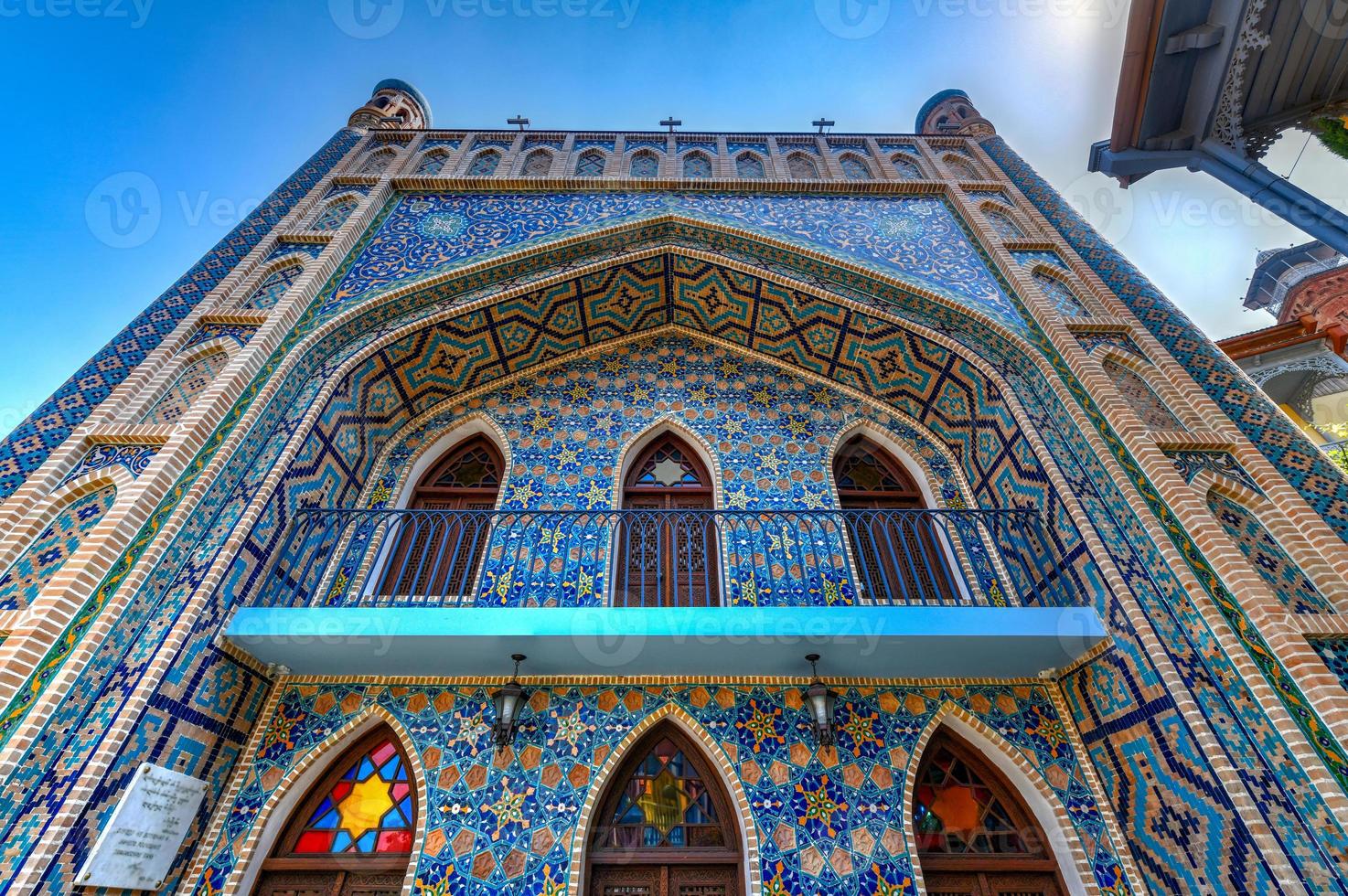 mesquita jumah no antigo bairro histórico abanotubani, tbilisi, geórgia. foto