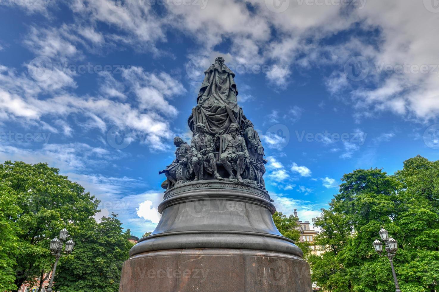 monumento a catherine the great no parque catherine em são petersburgo, rússia foto