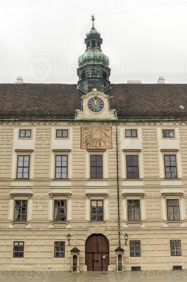 pátio do palácio de hofburg - viena, áustria foto
