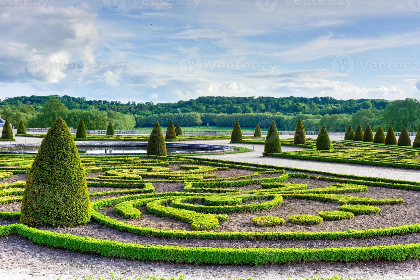 jardins do famoso palácio de versalhes na frança. foto