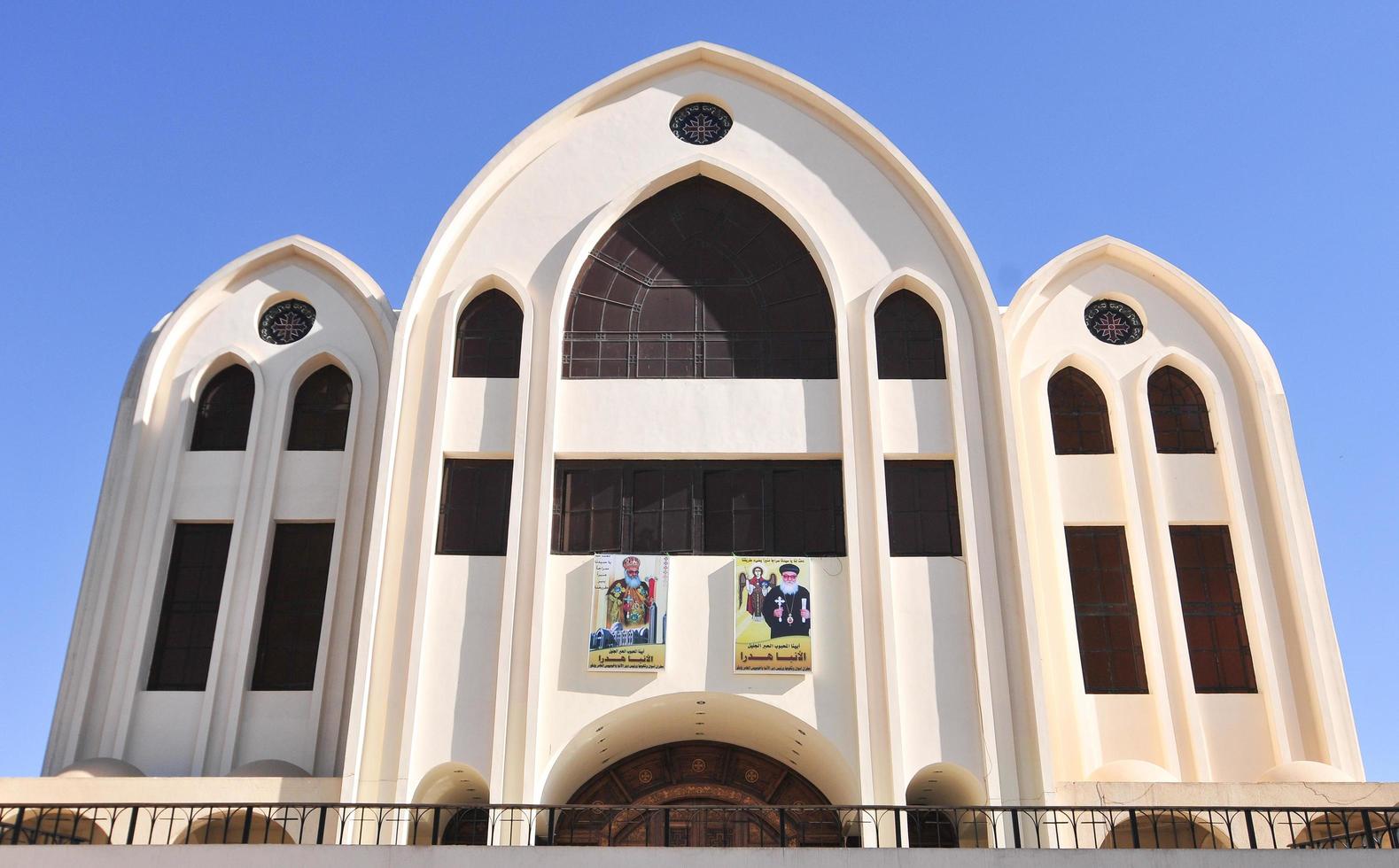 catedral copta ortodoxa do arcanjo michael - aswan, egito, 2022 foto