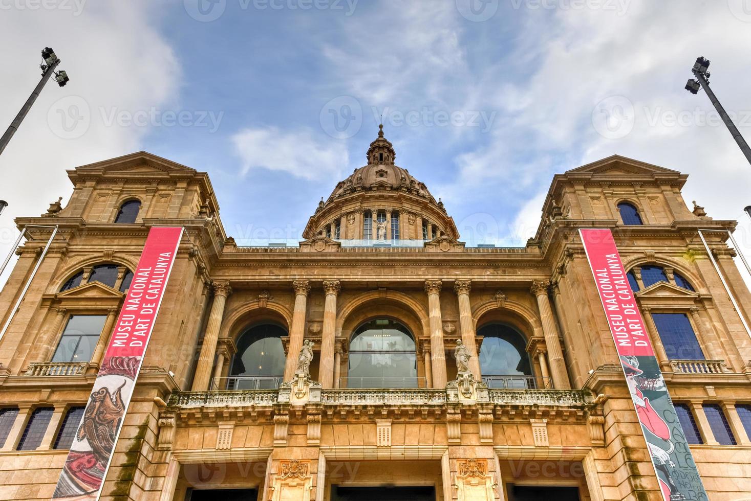 placa de espanya, o museu nacional em barcelona, espanha. foto